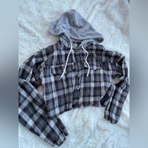 Gray cropped flannel size small